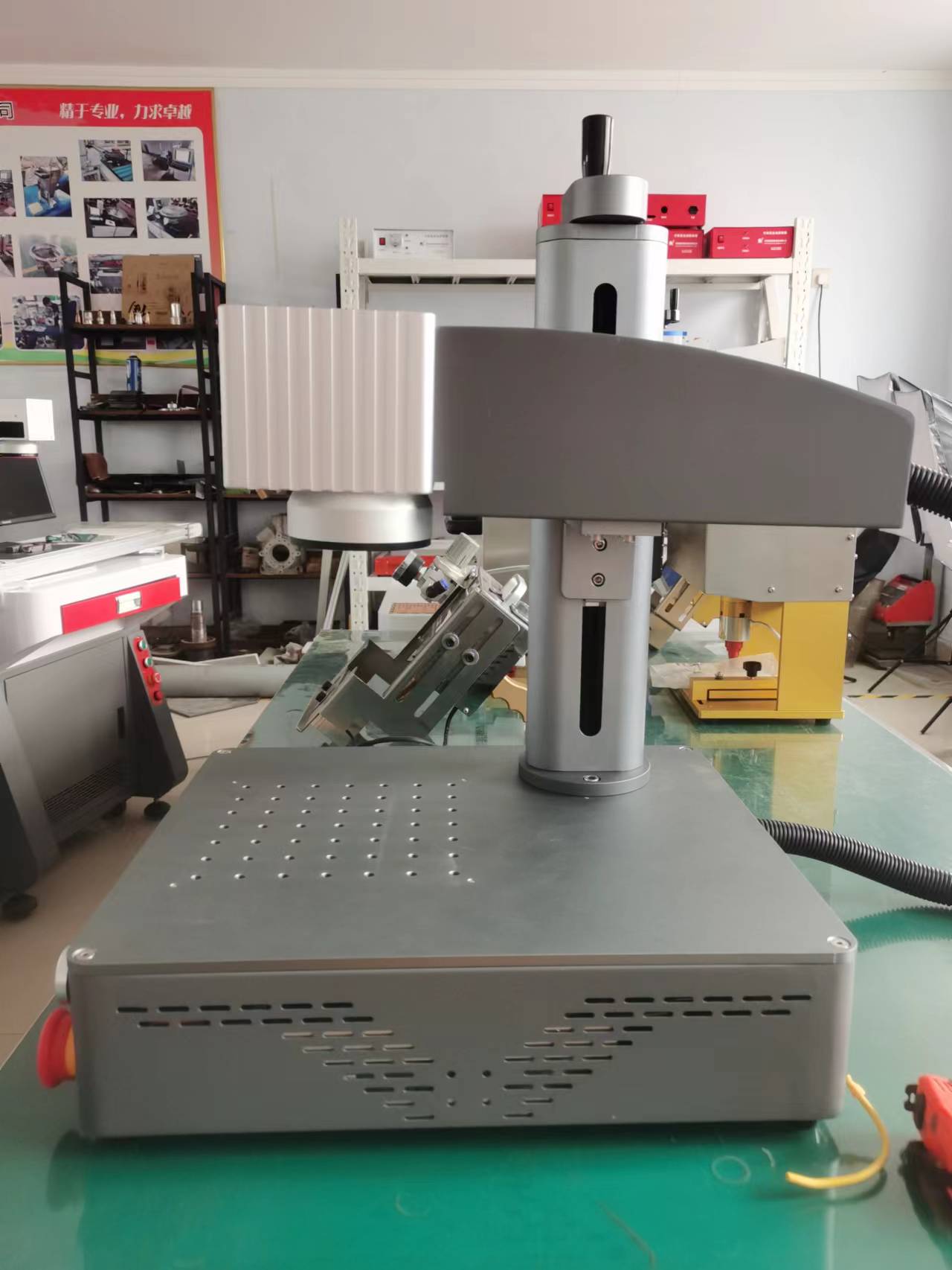 20w 30w laser marking machine para sa metal na nameplate